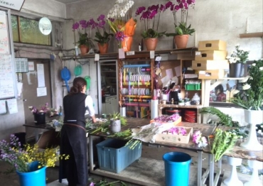 「花時」　（沖縄県中頭郡北中城村）の花屋店舗写真2